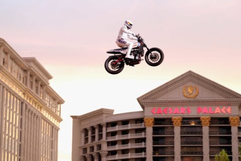 Travis Pastrana conmemoró a Evel Knievel repitiendo sus 3 saltos más famosos