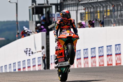 Pedro Acosta sigue ganando en Moto2; Öncü se impuso por primera vez en Moto3