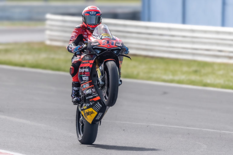 FuelUniverse >> Doblete para Michele Pirro en el inicio del CIV en Misano