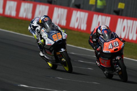 Victoria de 0.012 de Ortolá en Moto3 y segunda vez de Ogura en Moto2