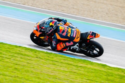 Valentín Perrone avanza con la KTM en los test de Jerez