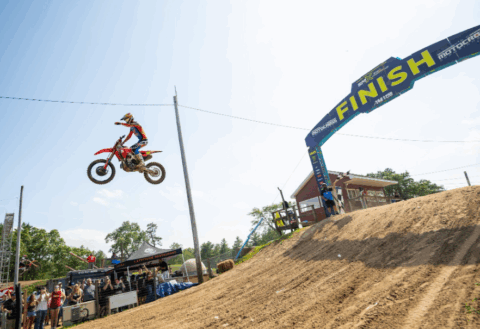 De inicio a final, todo para Lawrence en Southwick