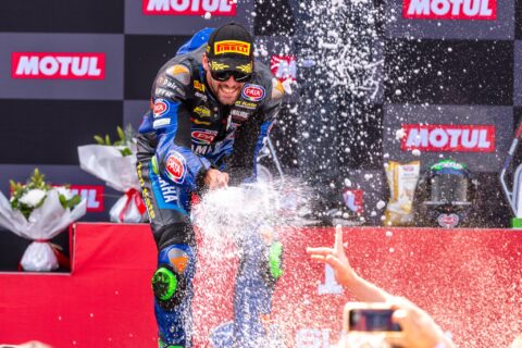 Doble victoria de Manzi y título para Yamaha