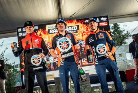 Sanders se consagró mientras Benavides ganó en el cierre