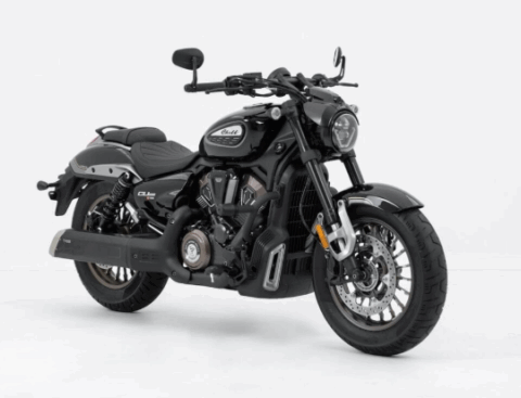 Voge presentó su primera Custom y un Scooter Adventure en EICMA