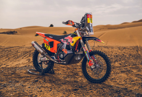 Ocho unidades celebrando a Luciano Benavides