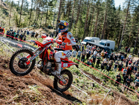 Doble victoria de KTM con Verona y García