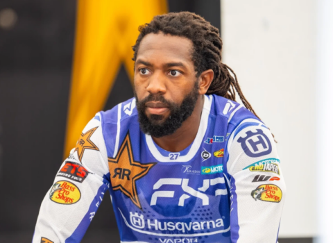 Malcolm Stewart, afuera varias semanas por lesión