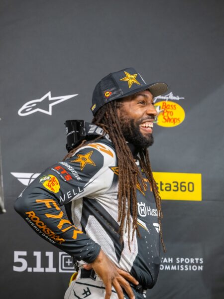 Malcolm Stewart sorprende al acordar con Kawasaki