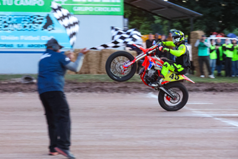 Lorenzato hizo vibrar a Totoras y conquistó una victoria histórica en el Mundial de Flat Track